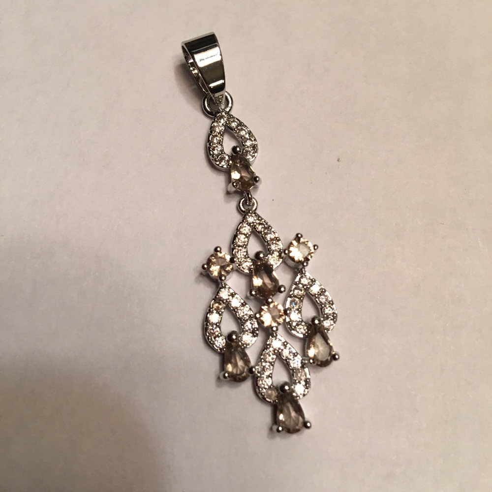 New Beautiful climbing brown stone Pendant